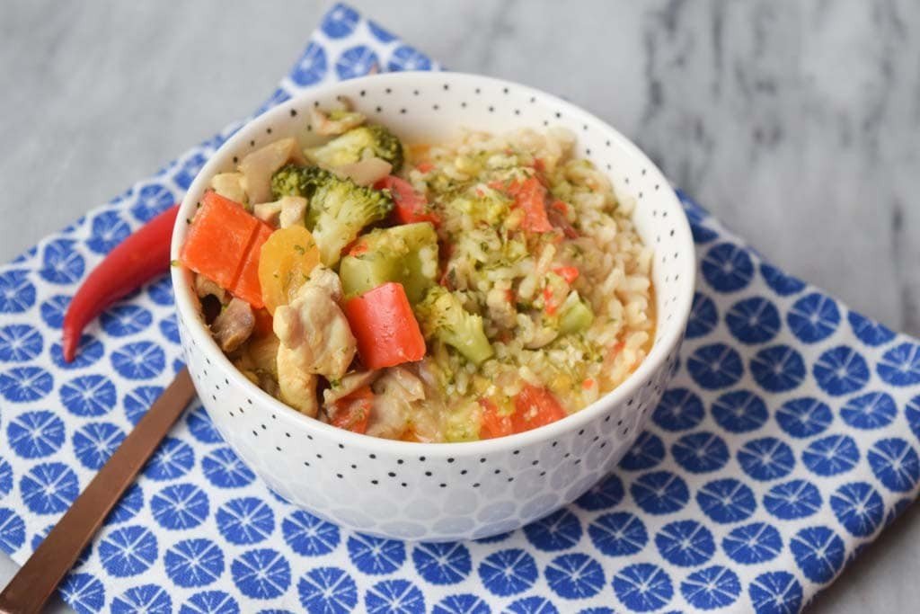 Low FODMAP red chicken curry with broccoli and rice